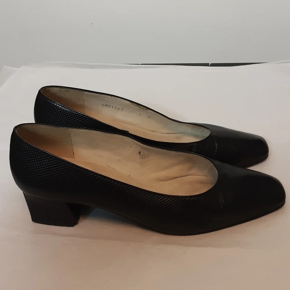 Stuart Weitzman flat good